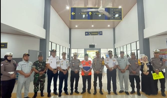 Giat RAMPCEK Kesiapsiagaan Polres dan Dishub Jember mendukung Angkutan Lebaran Idul Fitri 1446 H Aman Bagi Masyarakat.