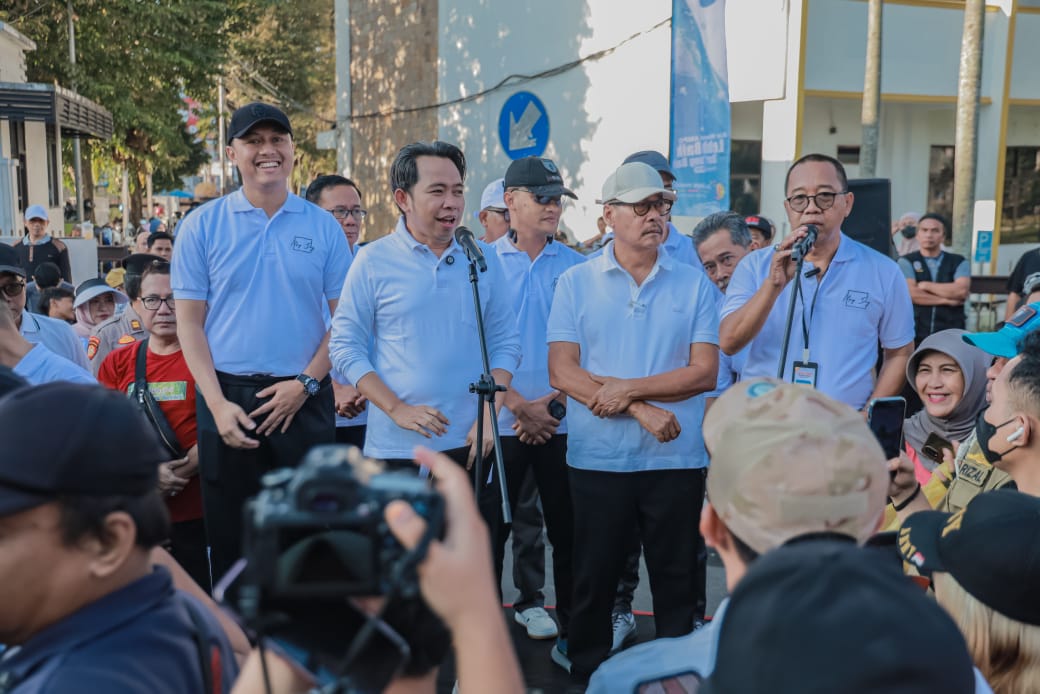 Kapolres Jember Jalan Santai, Buruh Tetap Lari Maraton Demi Makan Nasi!