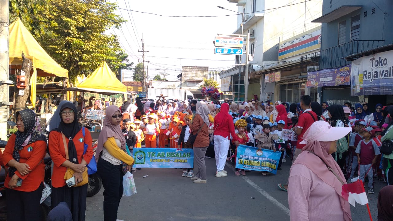 Kirab Cilik di Rambipuji: Serius Tapi Santai, Lucu Tapi Menggigit, HARDIKNAS ala Bocah Hebat!