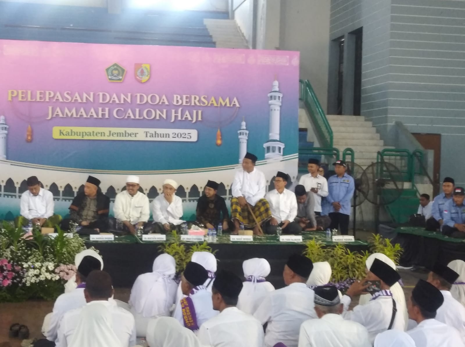Jamaah Haji Jember 2025: Dari Alun-Alun ke Tanggul, Karena Barat Tak Perlu ke Barat Lagi!