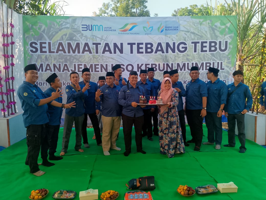 Selamatan Tebang Tebu di Kebun Mumbul: Doa, Tebu, dan Ulang Tahun yang Penuh Gula-Gula Harapan