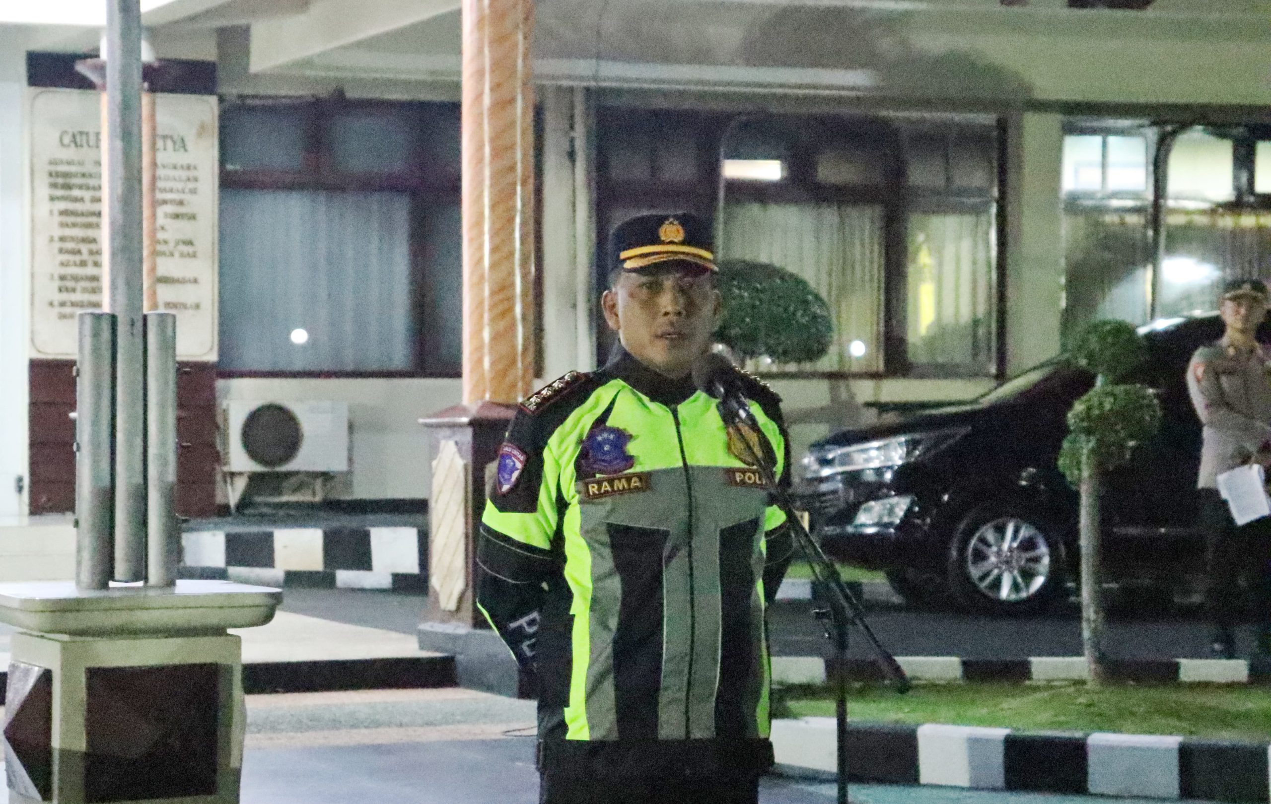 Polresta Banyuwangi Patroli Skala Besar: Mencegah Kejahatan atau Cuma Cari Angin Malam?