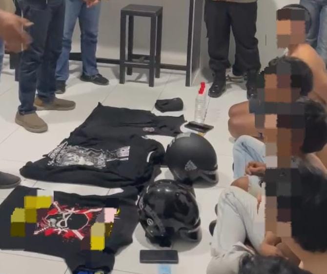 Gareng Petruk Menyigi: Lima Pendekar Turun Gunung, Tapi Kok Bikin Blitar Bukan Damai, Malah Ramai?