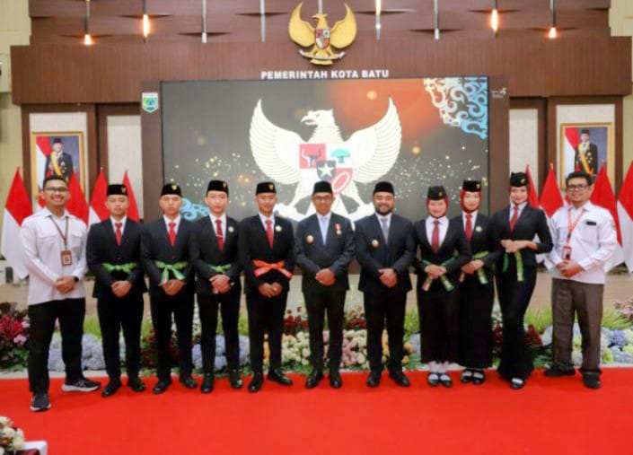 Wali Kota Batu Membumikan Pancasila: Antara Tiang Bendera dan Tiang Listrik yang Dicuri