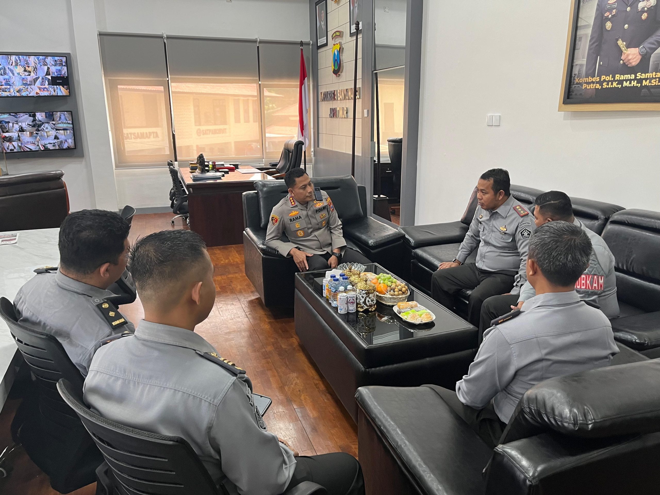 GarengPetruk.com – Lapas, Polresta, dan Kodim “Satu Frekuensi”: Dari Gedoran Pintu Hingga Gedoran Cangkul