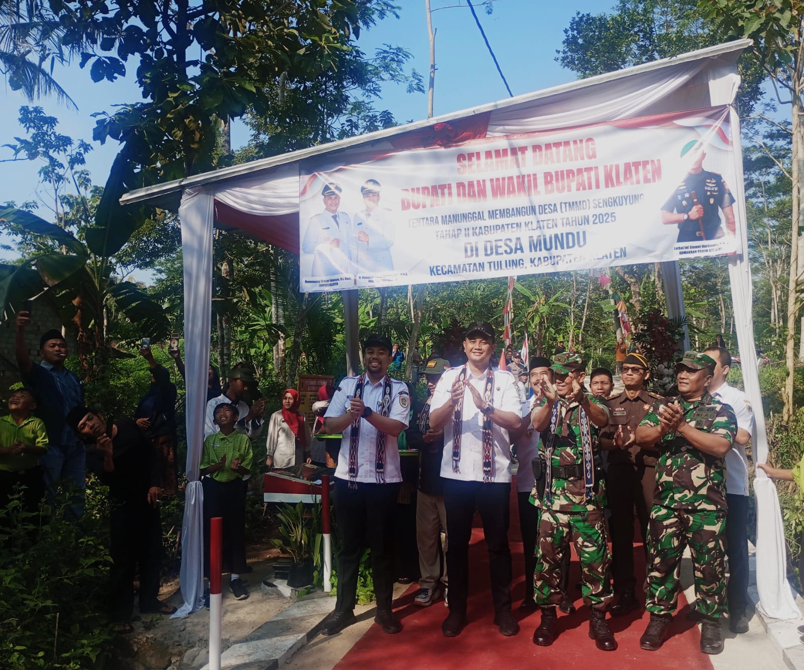 TMMD Ditutup, Jalan Dibuka: Desa Mundu Akhirnya Melek Aspal Setelah 54 Tahun