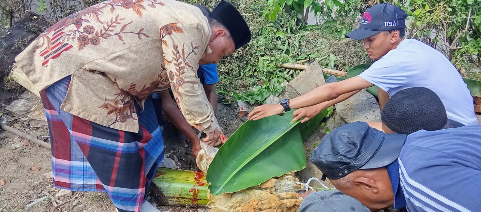 Gotong Royong di Sekar Putih: Sapi Disembelih, Solidaritas Tumbuh Subur!