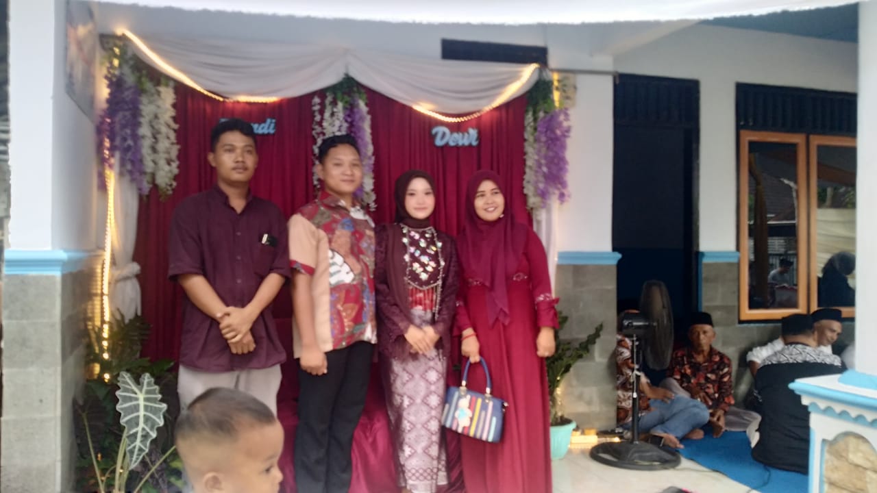 Tunangan Rasa Pernikahan, Pasang Tenda Sampai Pasang Harapan