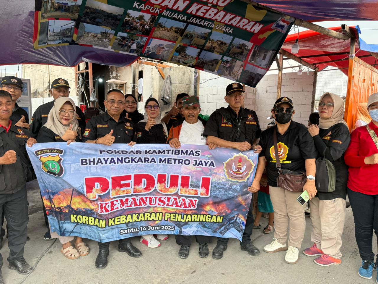 Kapuk Muara Kebakaran, Hati Kita Jangan Ikut Hangus” – Gareng Petruk Meliput Aksi Kemanusiaan Pokdarkamtibmas Bhayangkara