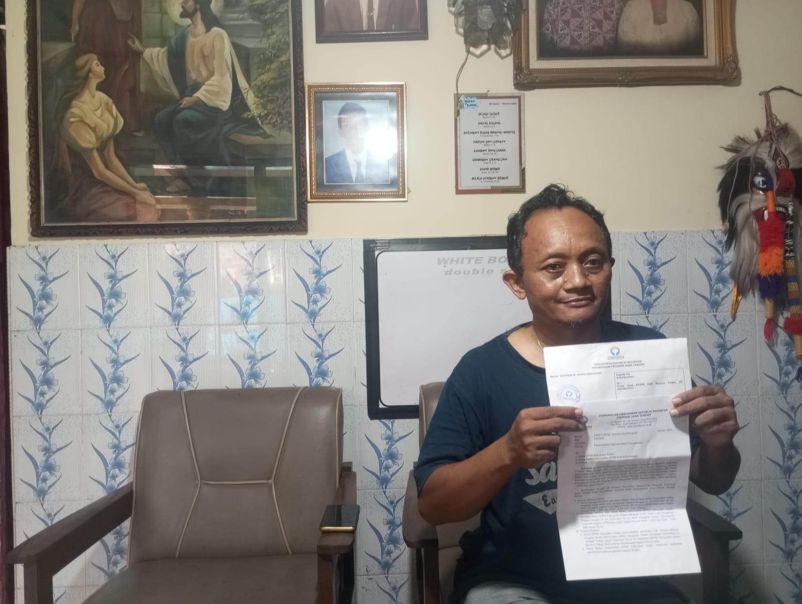 Dewan Terhormat Kok Malah Ngadem? Kasus Perselingkuhan Disiram Teh, Bukan Disidang!