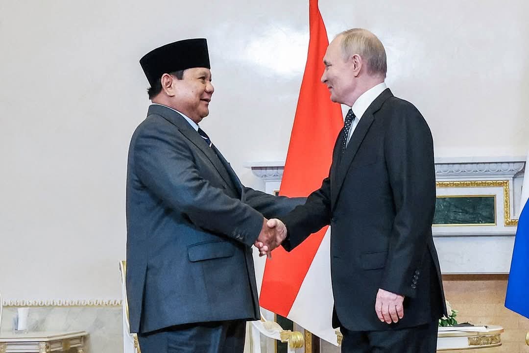 GarengPetruk.com — Ekonomi Prabowo: Antara Sosialisme dan Kapitalisme, Tapi Masih Bingung Cari Parkirnya di Tengah