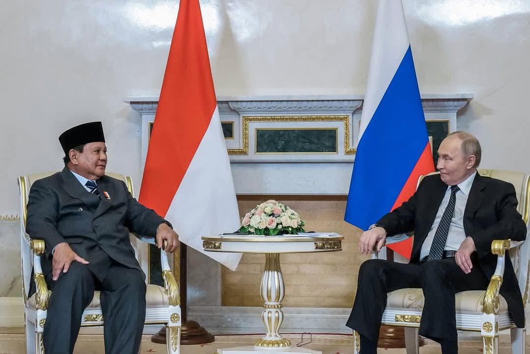 GarengPetruk.com – Bebas Aktif 2.0 ala Prabowo: Antara Berani Berkata Tidak dan Tetap Foto Bareng