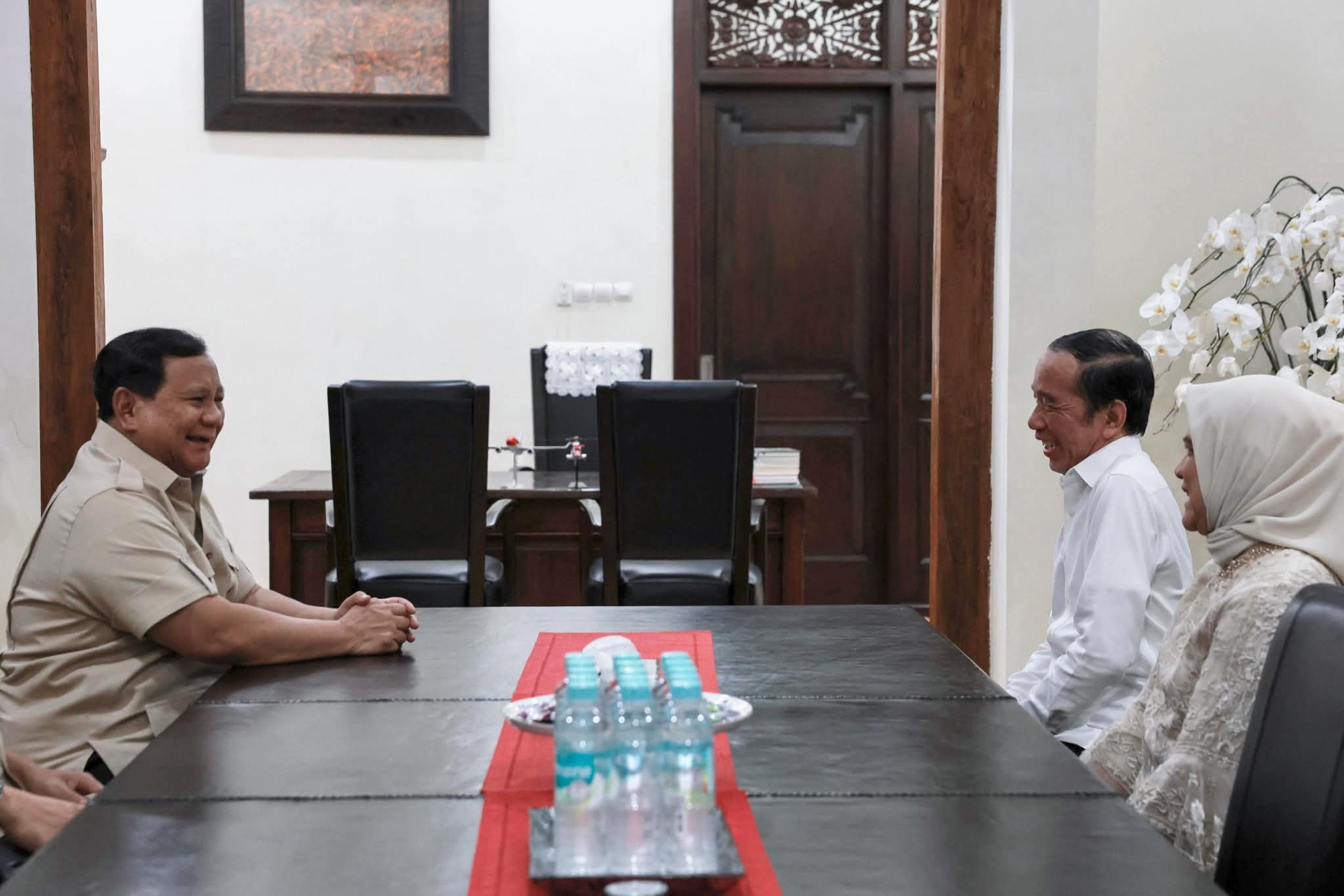 Presiden Prabowo Subianto ketika bertemu dengan Mantan Presiden Jokowi, Sumber : Facebook Prabowo Subianto 
