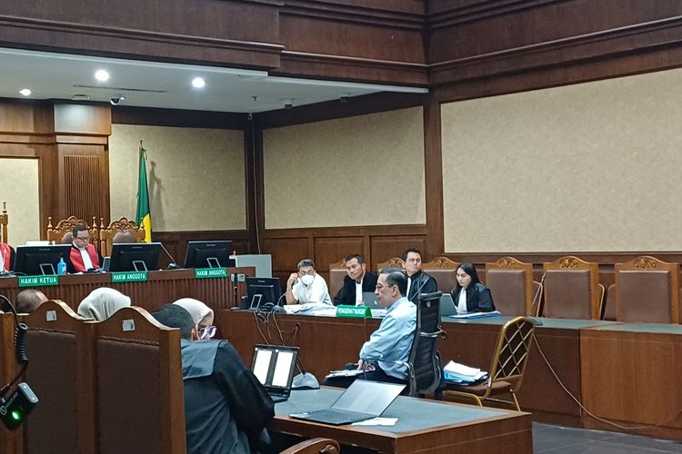 Tom Lembong dalam persidangan tipikor di PN Jakarta Pusat. Foto: kompas