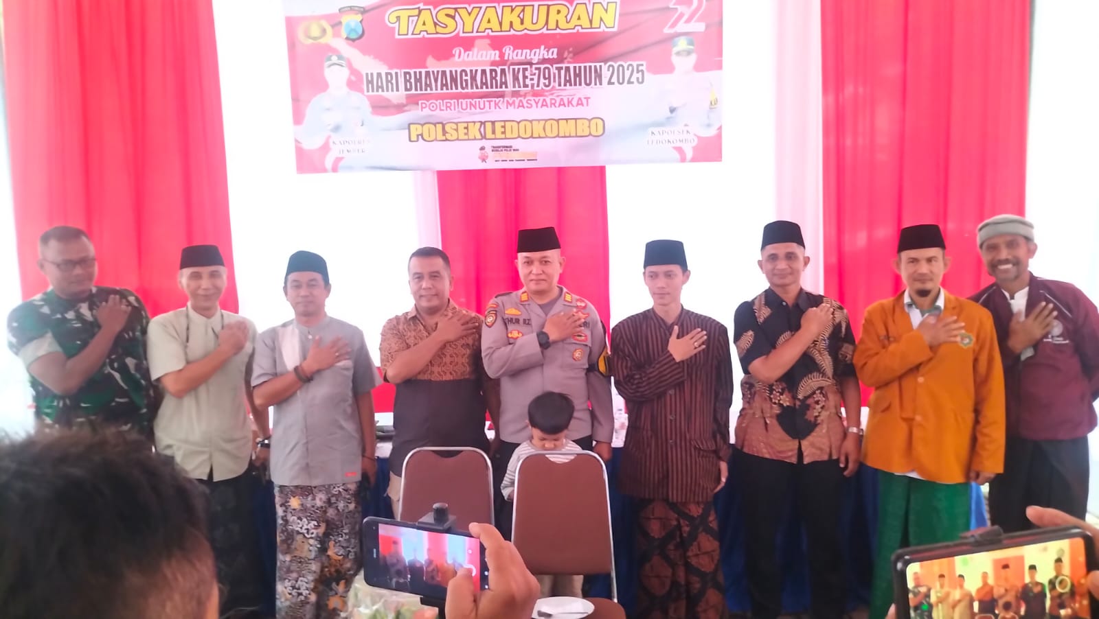 Foto : Muspika Ledokombo dan Tokoh Masyarakat