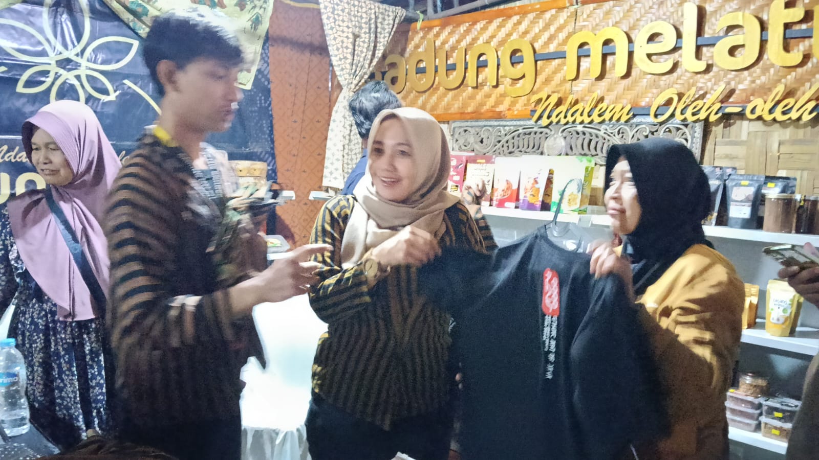 Pembukaan rikolo semono Dokumentasi: prbadi dan Hj. Lisdyanrita.SH wabub Ponorogo