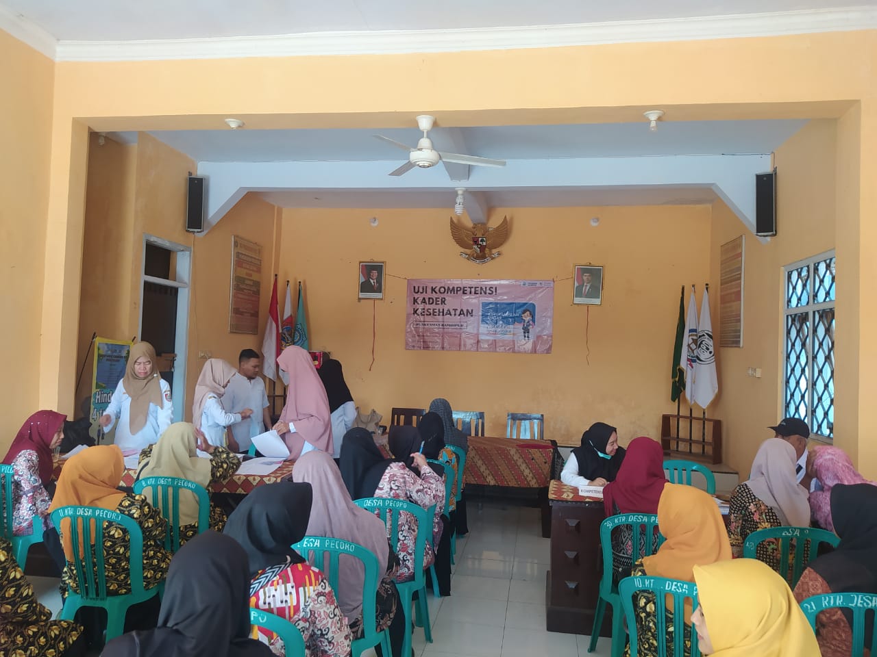 Ruangan Ujian Kompetensi Kader Kesehatan desa Pecoro. Rabu 9/7/2025.pukul 08.30 WIB. ( foto wito Gareng Petruk biro Jember)