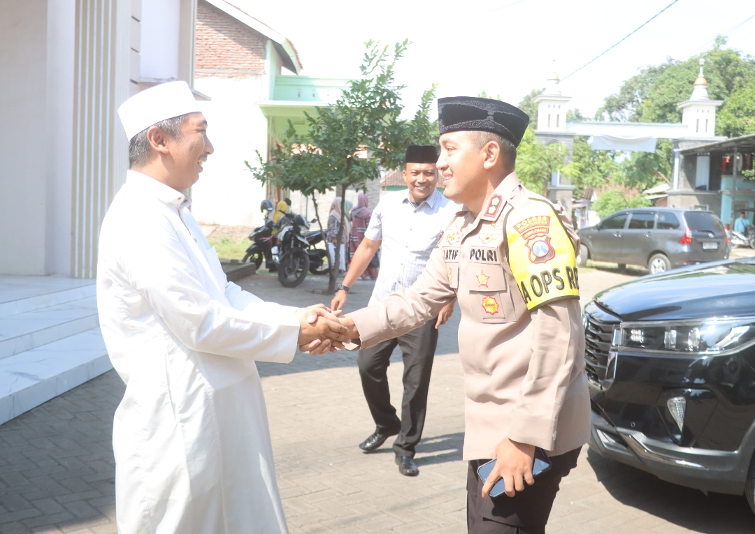 Foto : Silahturahim Kapolres Probolinggo AKBP M. Wahyudin Latif ke Pondok Pesantren Nurul Qodim diterima langsung oleh KH Abdul Hadi Noer sebagai Pengasuh Pesantren.