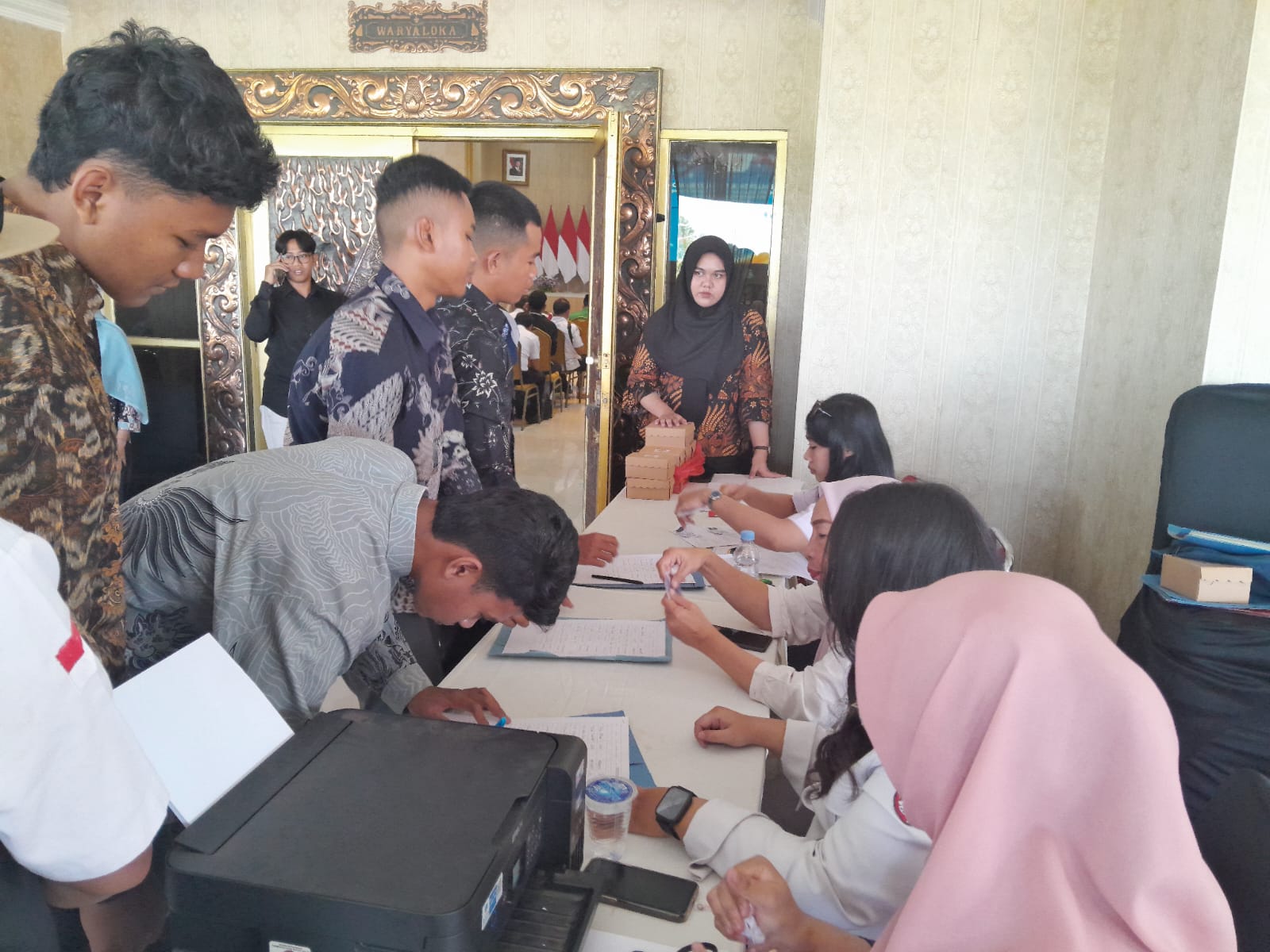 Foto : Peserta P4GN - PN mengisi daftar kehadiran.(Dokumen Pribadi)