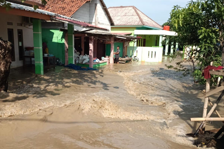 Caption : kondisi rumah terdampak banjir di kp. Buni Baru, Desa Buni Bakti, Kabupaten Bekasi Foto: Abdul Azis