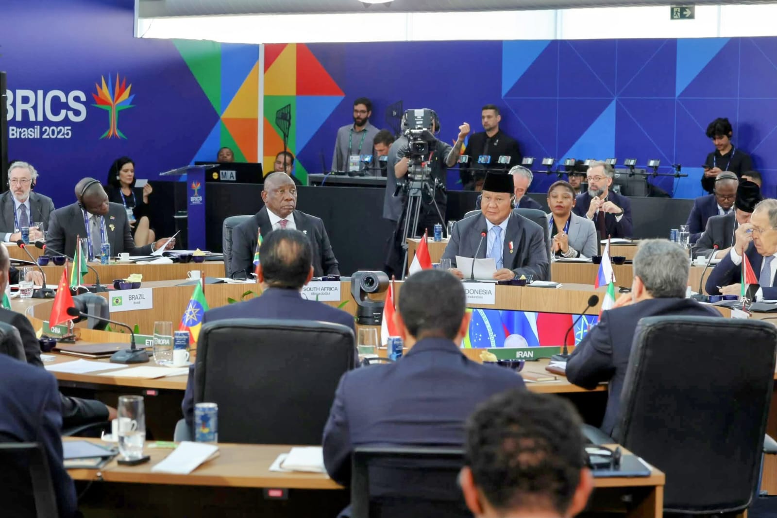 Prabowo Subianto menghadiri Konferensi Tingkat Tinggi (KTT) BRICS ke-17 yang diselenggarakan di Museum of Modern Art, Rio de Janeiro, Brasil. Foto: Dari Akun Facebook Presiden Prabowo Subianto