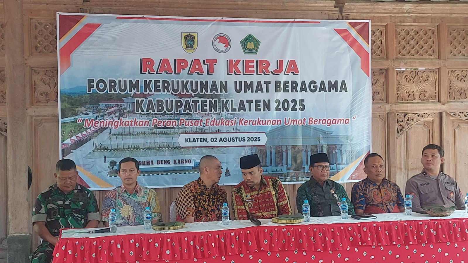 Wakil Bupati Klaten, Benny Indra Ardianto , memberikan sambutan pembukaan raker FKUB Klaten. Foto : Eko /Gareng Petruk