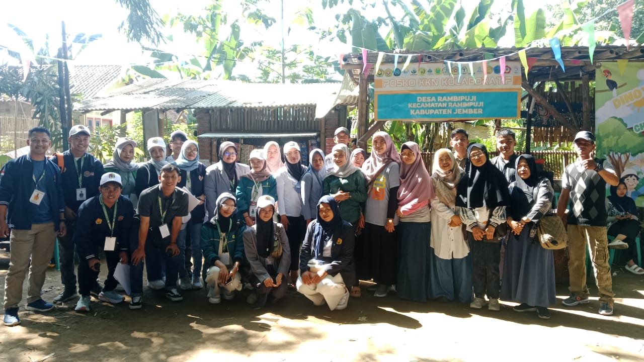 Kades desa Rambipuji, Muspika dan Panitia dalam acara lomba. Kampung Dinoyo 03 Agustus 2025. Pukul 08.00 WIB. Wito Gareng Petruk.