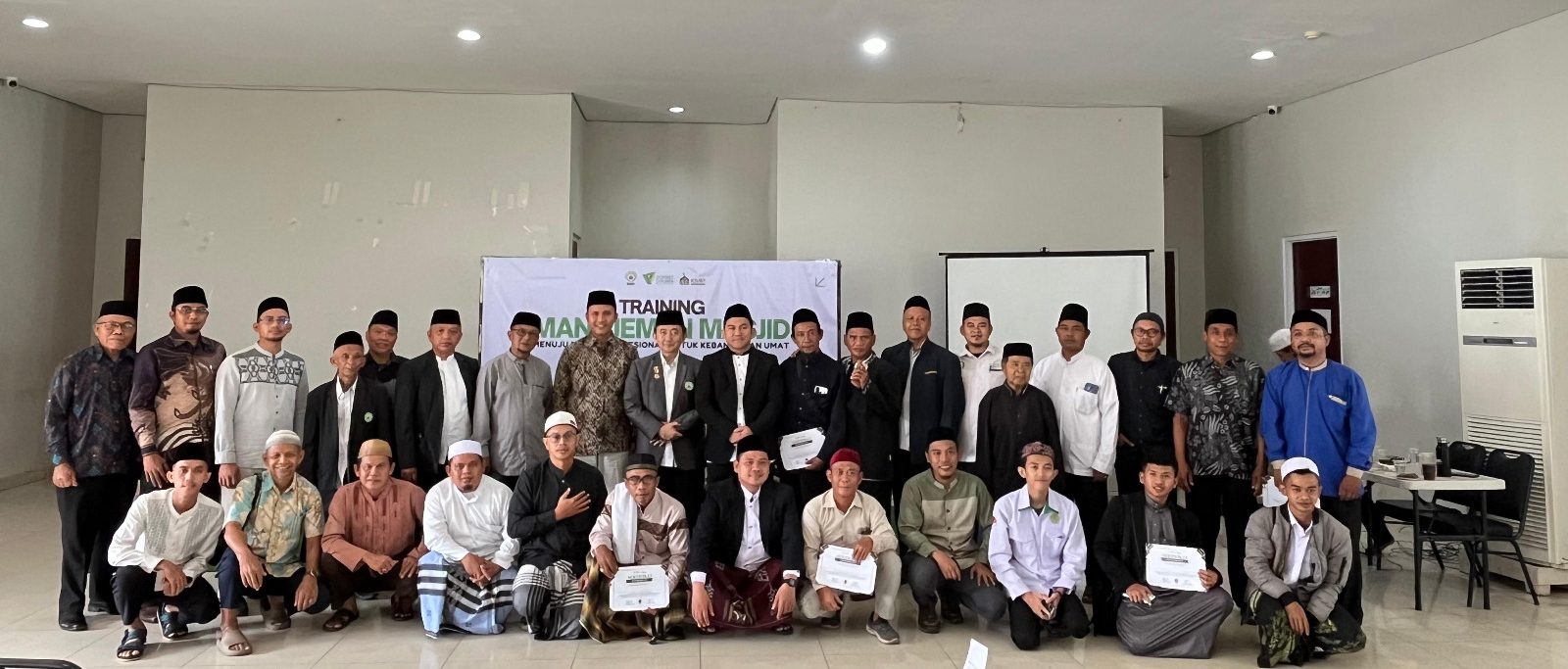 Mengelola Masjid Layaknya CEO: Ikhtiar Baru Kebangkitan Umat di Zona Madina