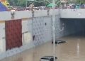 Bali Jadi Waterpark Gratis, Dua Mobil Hitam Ngambang di Underpass: Netizen Bilang, ‘Itu Bukan Terowongan, Itu Kolam Renang Elit!