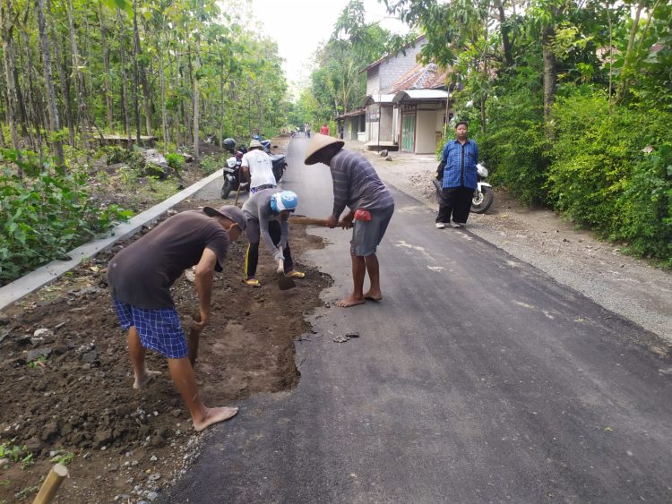 Breaking News: Jalan Klaten Umurnya Cuma Seminggu — Lebih Cepat Retak dari Hubungan Anak Muda!