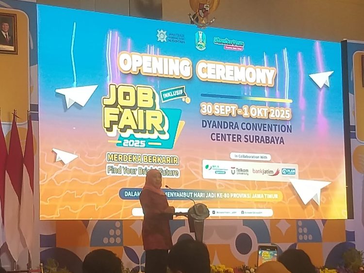 Khofifah Buka Job Fair 2025, Sambil Nyolek Luka Tragedi Ponpes Al Khoziny