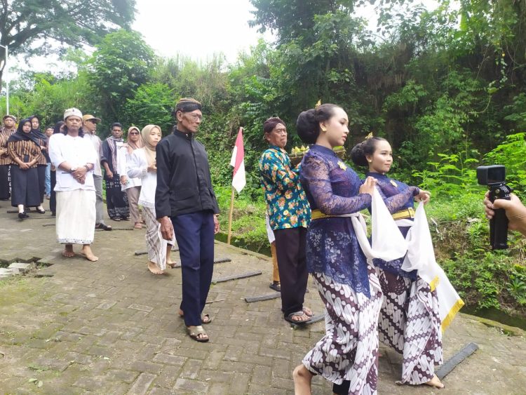 Warga Dusun Kroman Gelar Kirab Budaya untuk Memohon Berkah Air