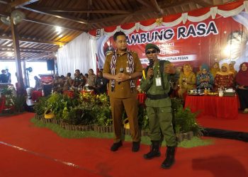 Momen Linmas Nagih Janji Bupati Soal Atribut Baru, Kasatpol PP Kena “Semprot Halus” di Depan Warga